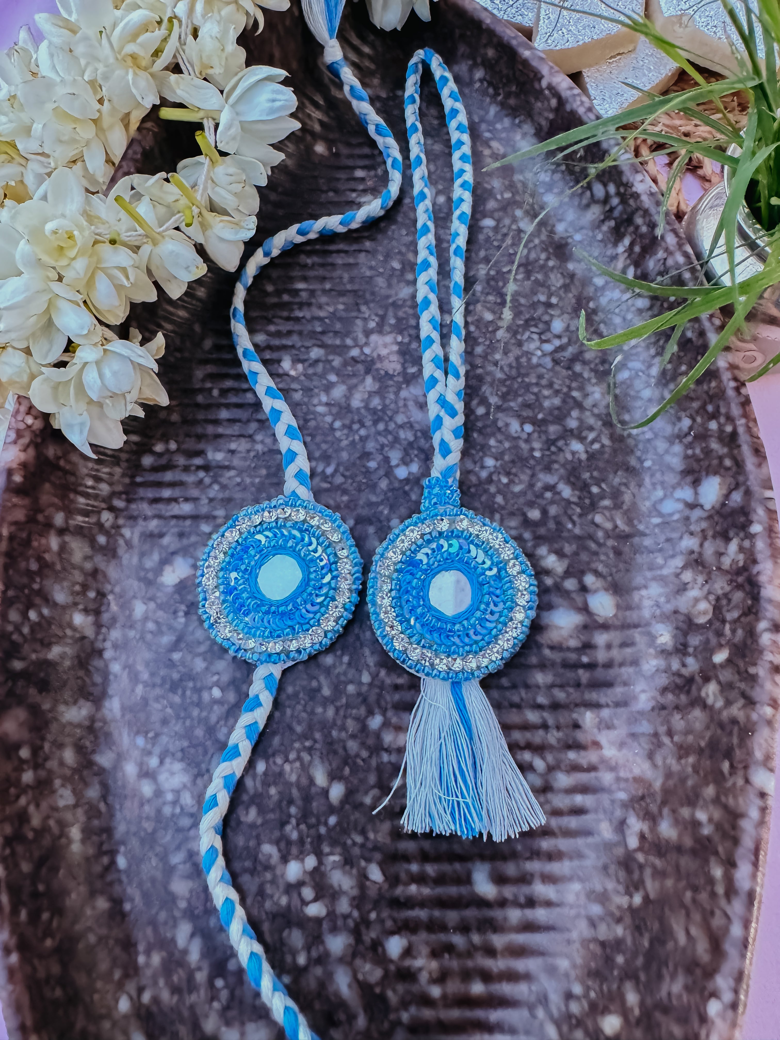 Blue Mirror Lake & Lumba
Set Rakhi